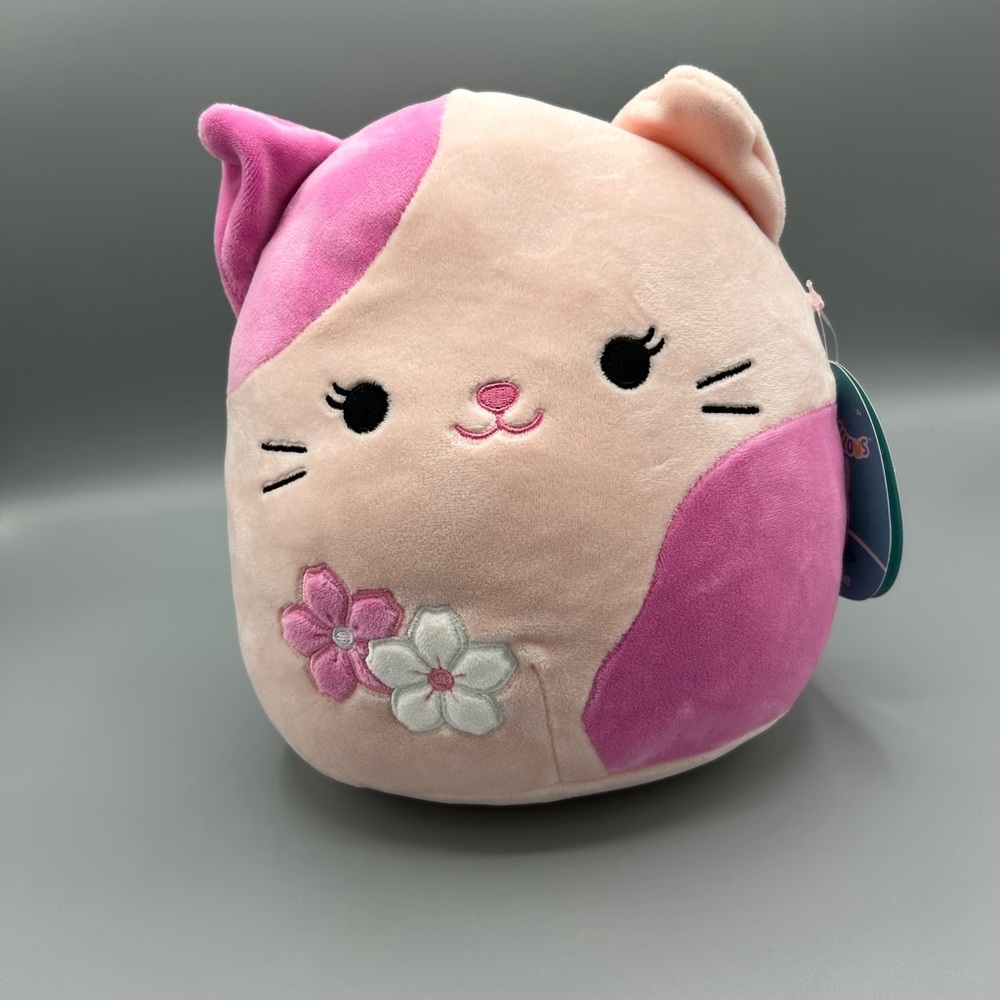 NWT 8” Squishmallow Roseanne Sakura Cat Plush Squishmallows
